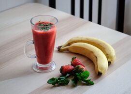 Smoothie pisang-strawberi untuk penurunan berat badan